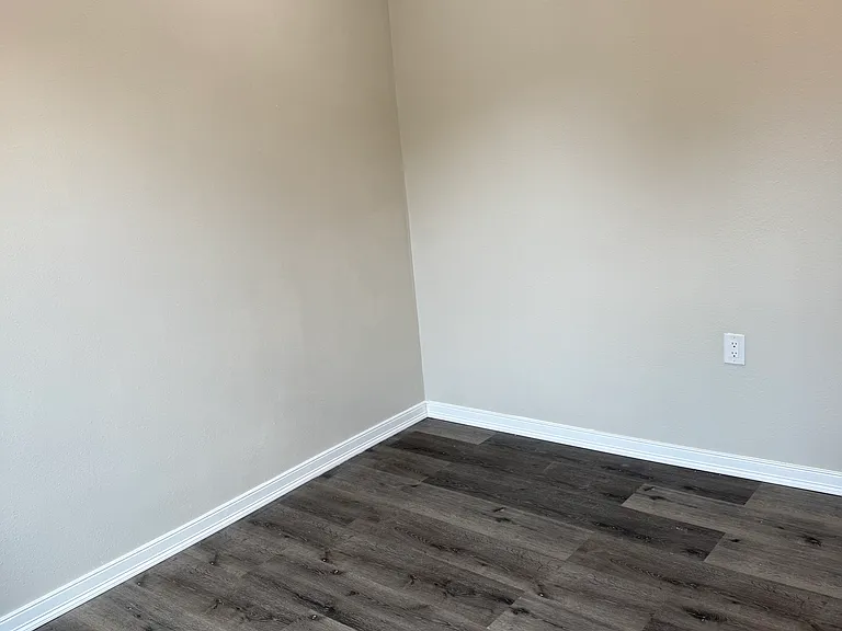 228 N Main St — Photo 3