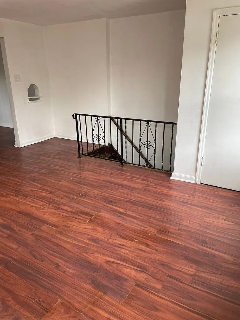 Spacious 1 bed 1 bath apartment for rent - schedule your showing today — Photo 2