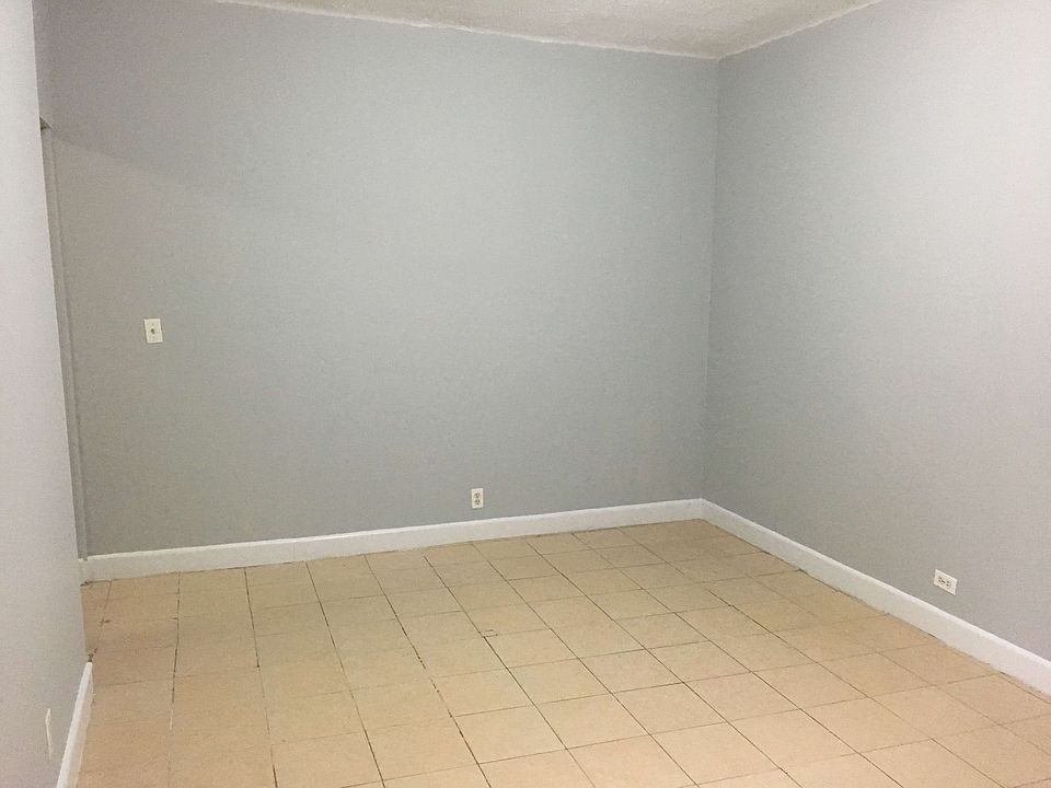 2nd image of 555 Southern Blvd APT C1