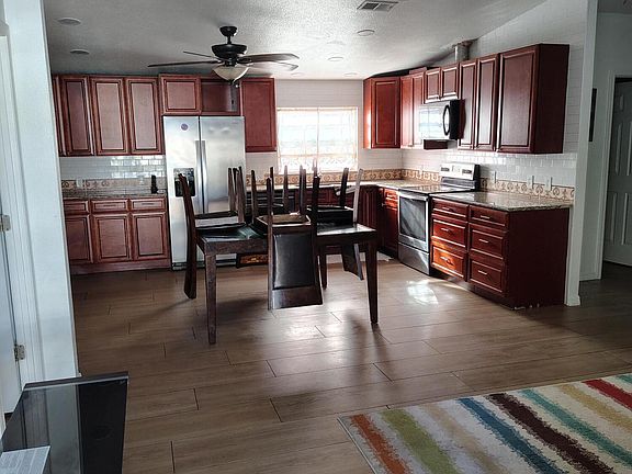 3rd image of 1079 N Green Acres Cir #N