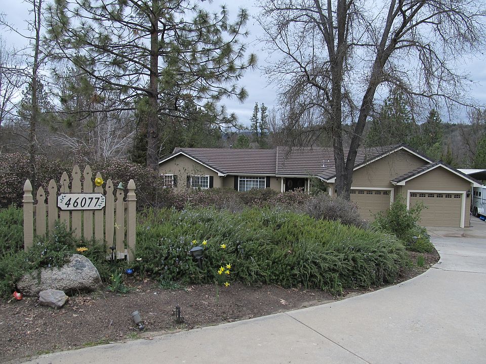 Home sits down off the stree