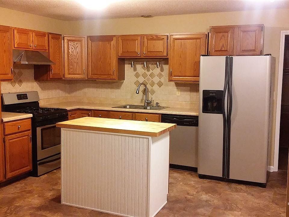 2nd image of 450 Pierce Rd