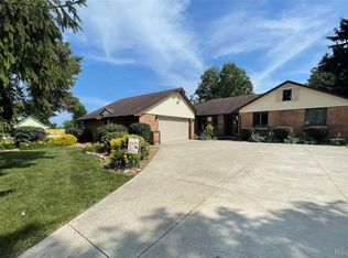 7666 Labo Rd, South Rockwood, MI 48179