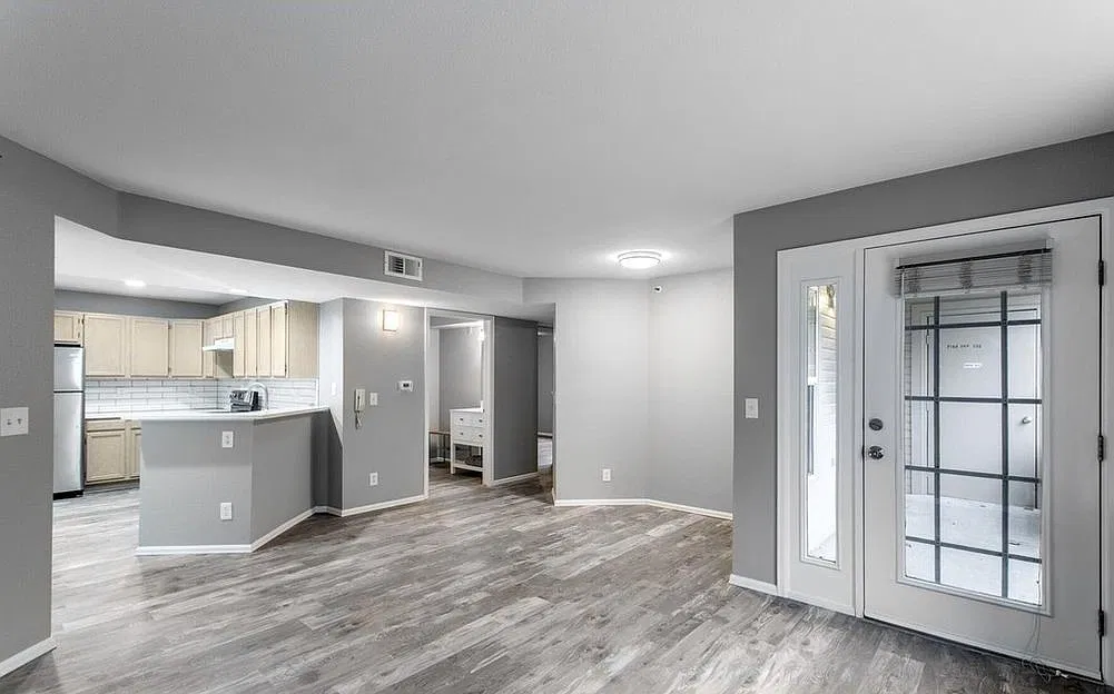 2 bed, 893 sqft, $1,950 — Photo 2
