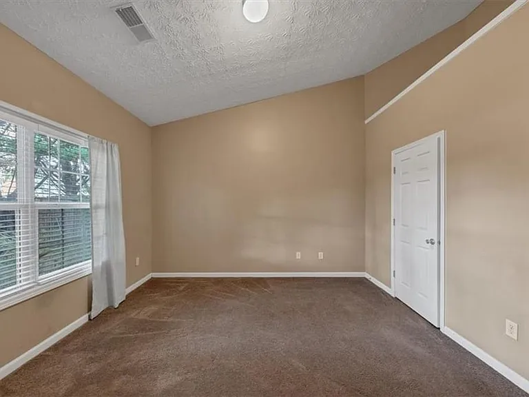 1025 City Park Dr — Photo 11