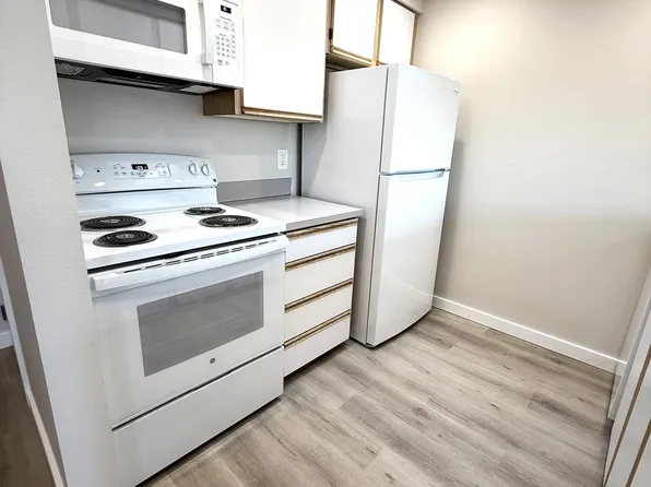 9044 13th Ave NW APT 6, Seattle, WA 98117