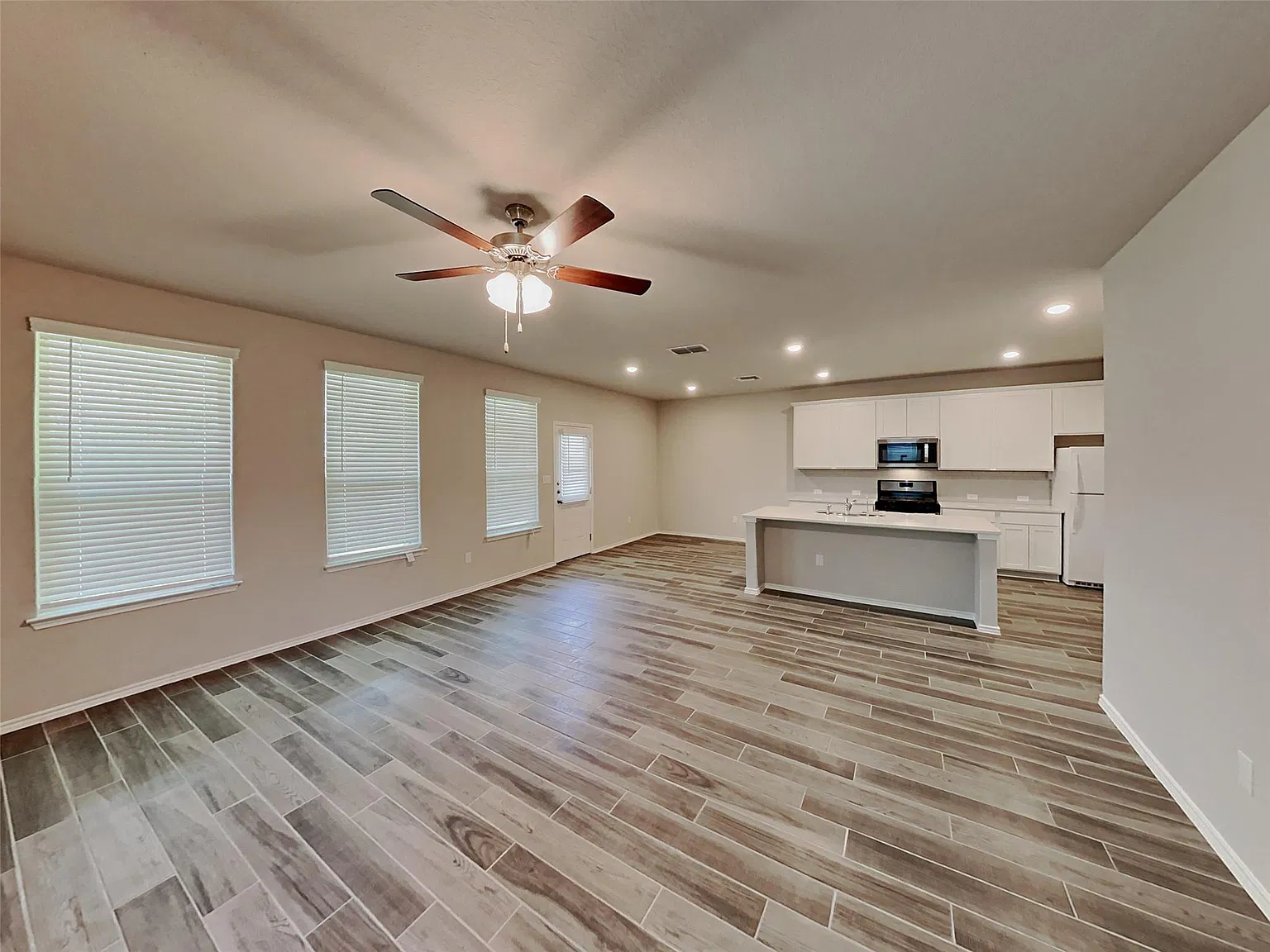 4 bed, 2.5 bath, 2097 sqft, $1,980 — Photo 3