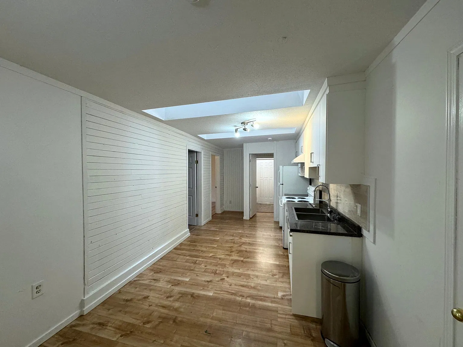 3 bed, 900 sqft, $1,750 — Photo 3