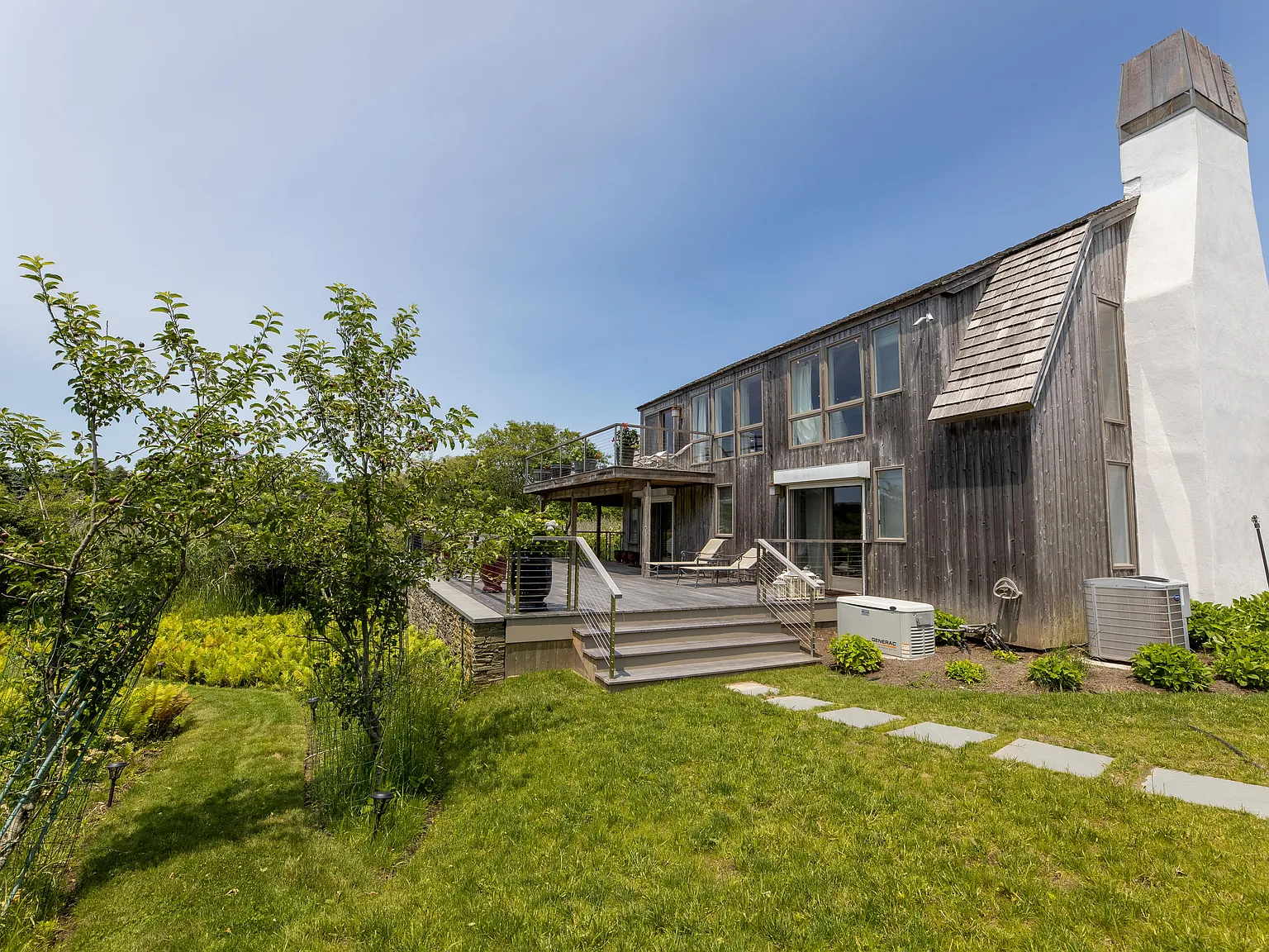 Rustic elegance in this modern farmhouse with private pool — Photo 4