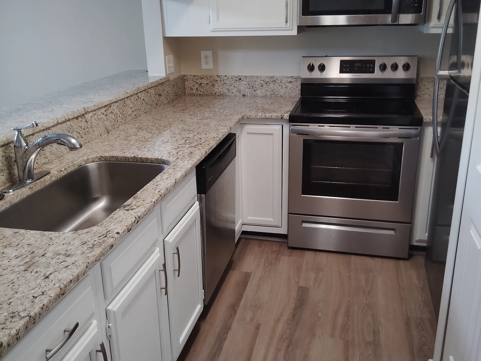 2 bed, 1026 sqft, $1,900 — Photo 4