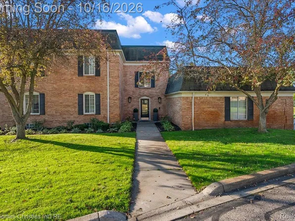 150 E Long Lake Rd, Bloomfield Hills, MI 48304