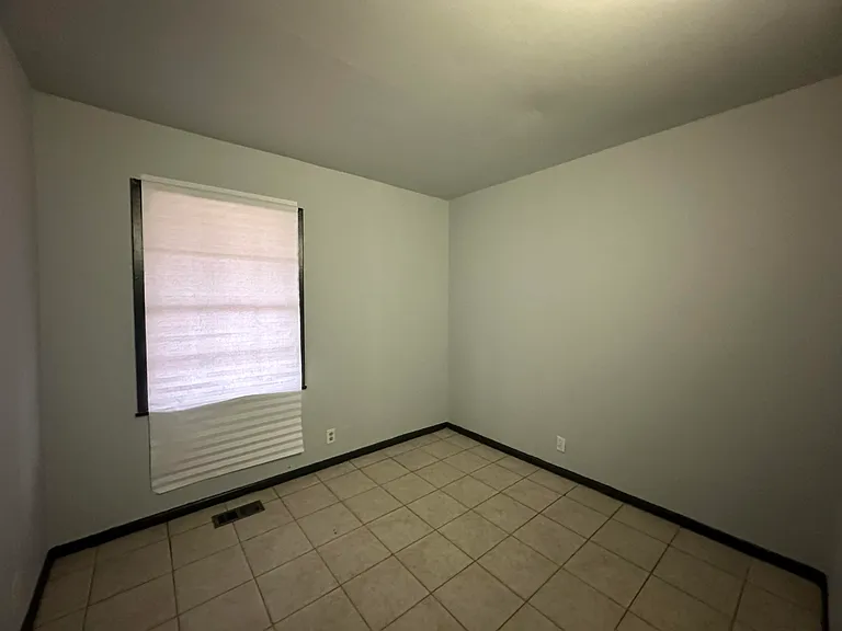 802 Knollcrest Dr — Photo 8