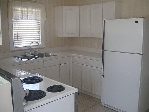 2nd image of 738 Lantana Ave