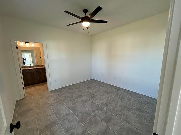 4th image of 419 Wagon Wheel Dr