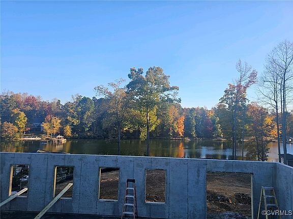 3rd image of 1805 Lake Forest Dr