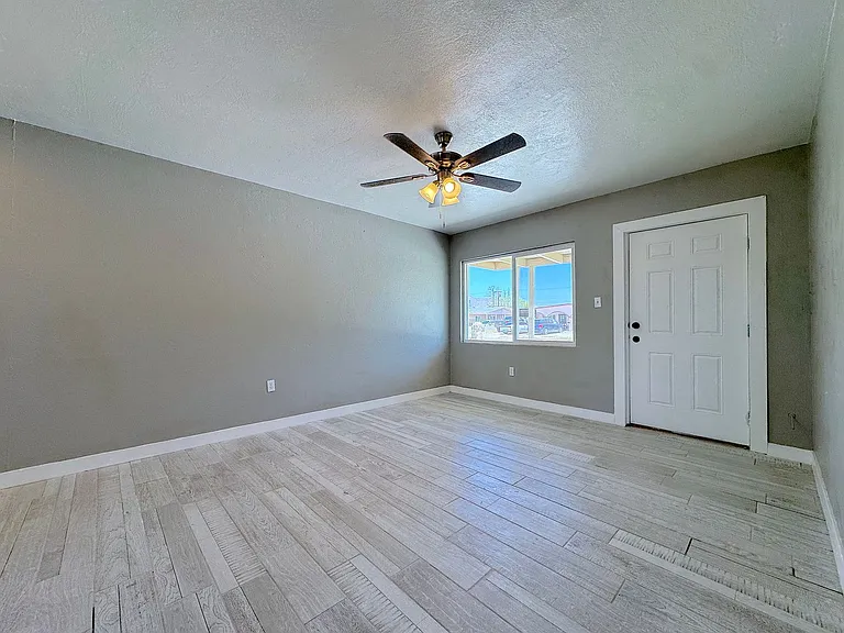 4918 Tetons Dr — Photo 4