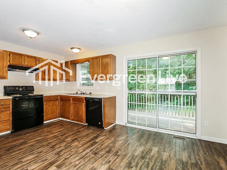 707 Grand St — Photo 5