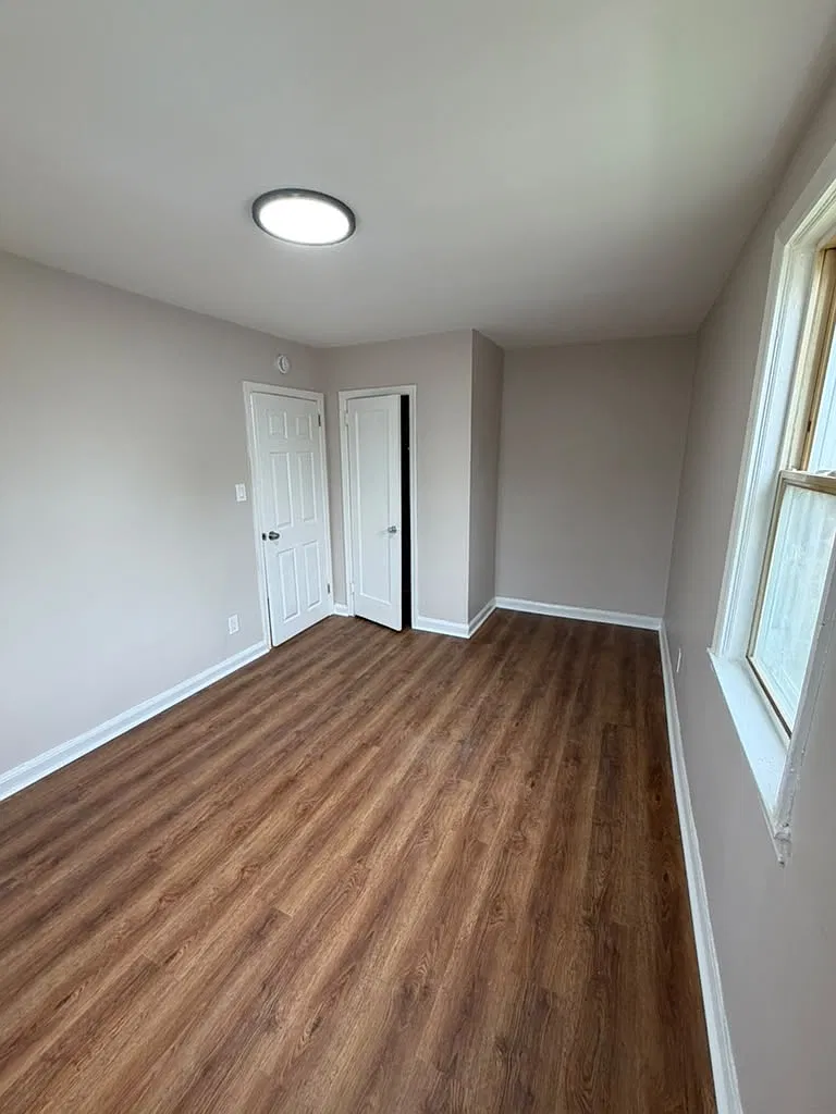 Ridley Town Manor — Photo 4