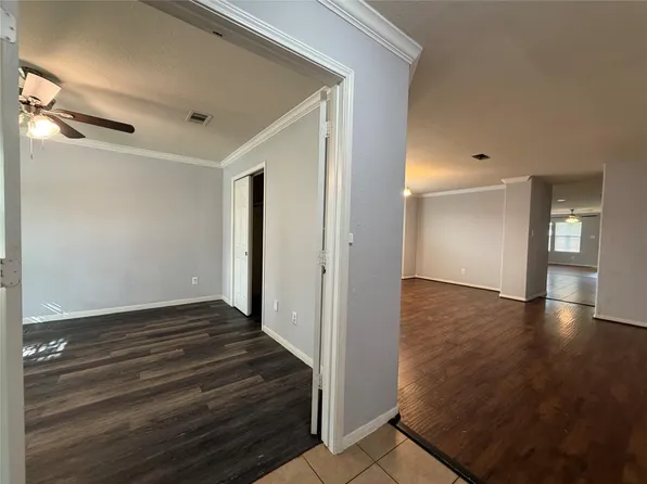 8023 Clover Leaf Dr, Rosenberg, TX 77469