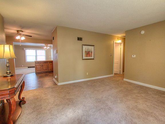 2nd image of 222 W Maiden Ln