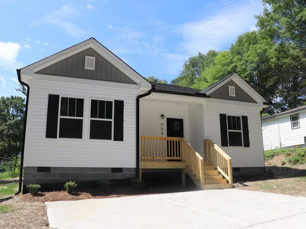 605 E Robinson St, Dallas, NC 28034