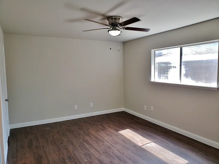 1320 Iris Ln — Photo 13