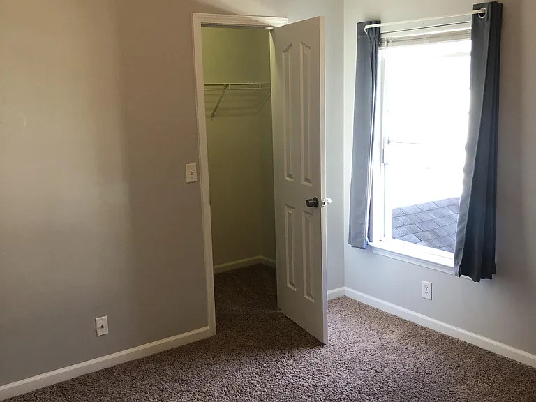 2961 S Rutherford Blvd #B-4 — Photo 17