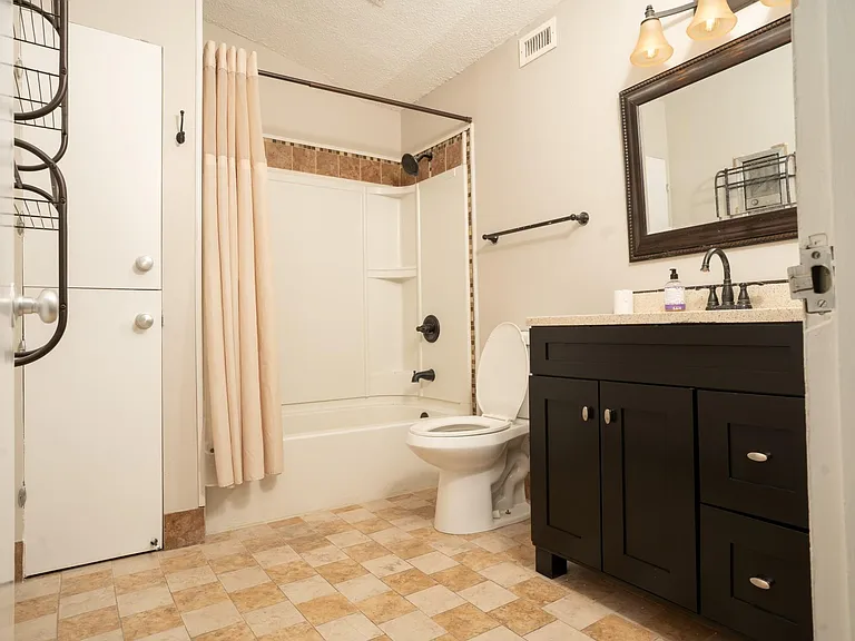 823 S Water St #5F — Photo 11