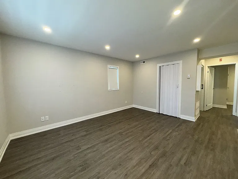 16 Wellington St W #6 — Photo 13