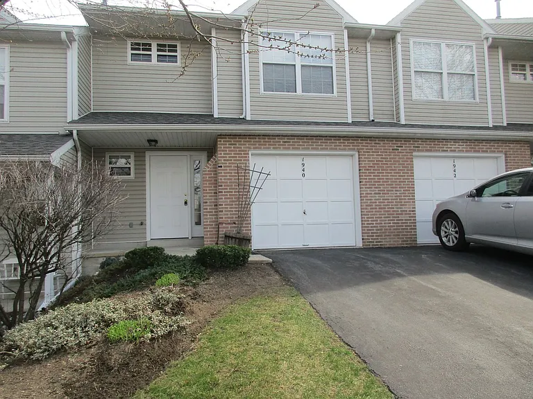 1940 Daybreak Cir — Photo 2