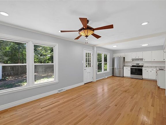 3rd image of 1683 Meredith Rd