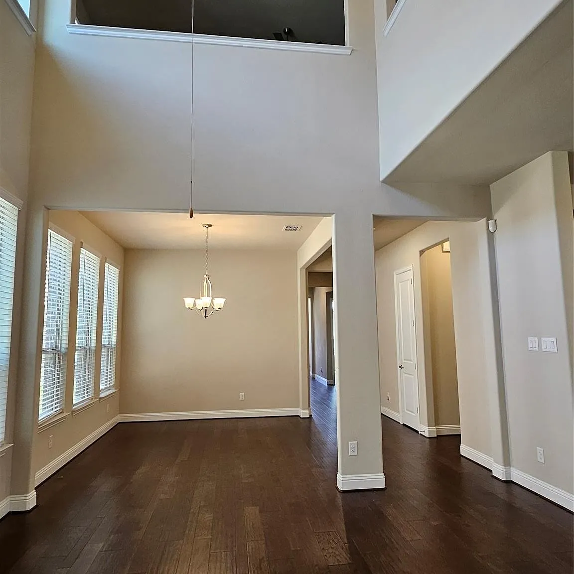 4 bed, 3.5 bath, 3277 sqft, $3,650 — Photo 3
