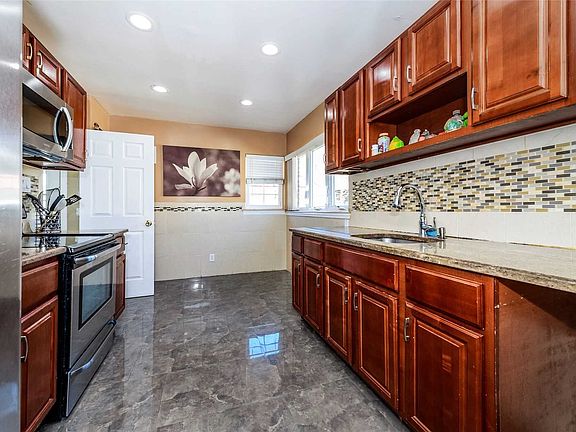 2nd image of 101 Margaret Dr