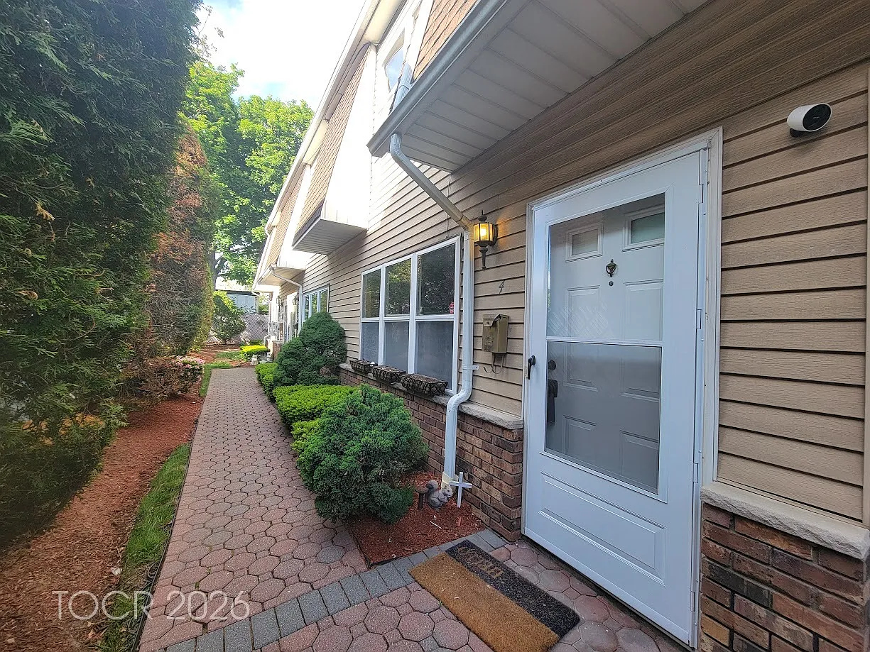 2 bed, 1.5 bath, $2,700 — Photo 2