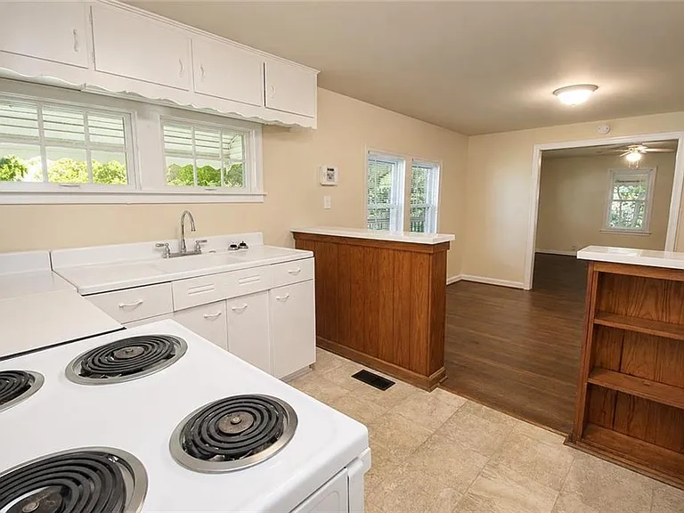 1360 Cunningham Rd SW — Photo 6