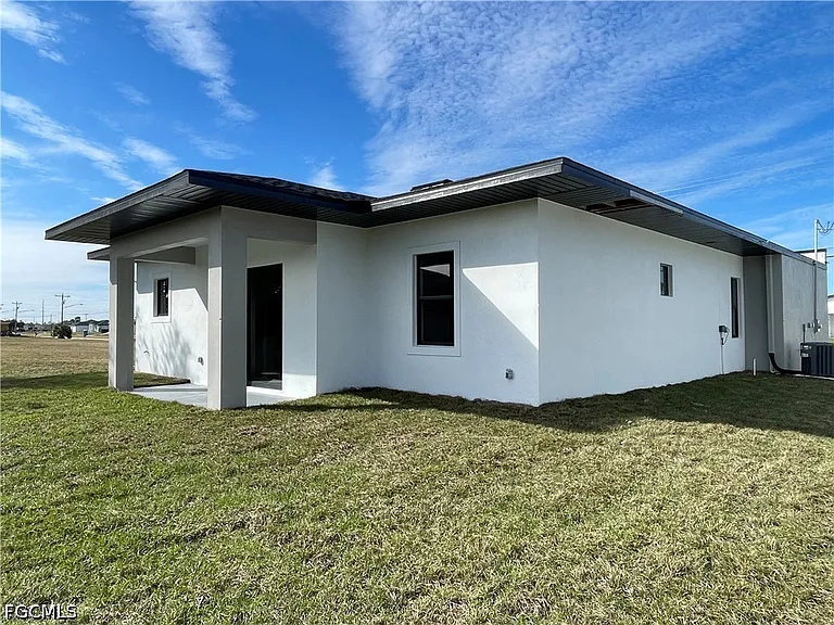 1021 Chiquita Blvd S — Photo 16