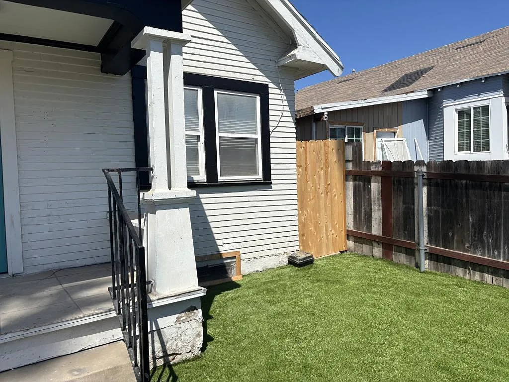 3830 41st St, unit 1 — Photo 3