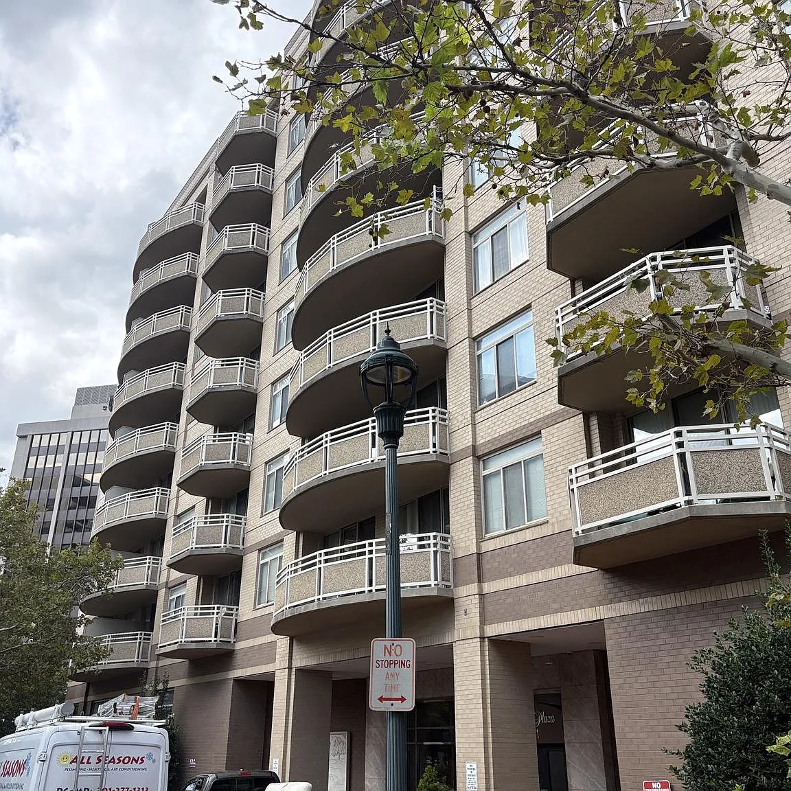 1 bed, 1.0 bath, 634 sqft, $2,300 — Photo 2