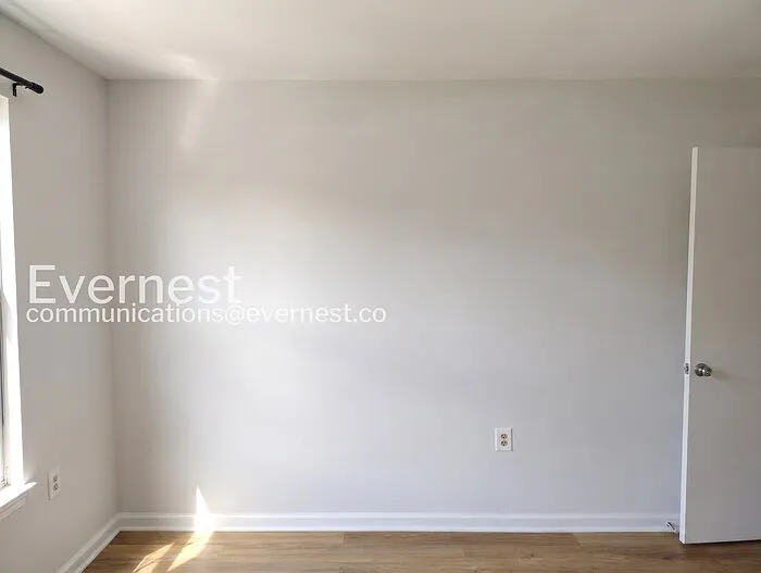 217 E 5th St — Photo 9