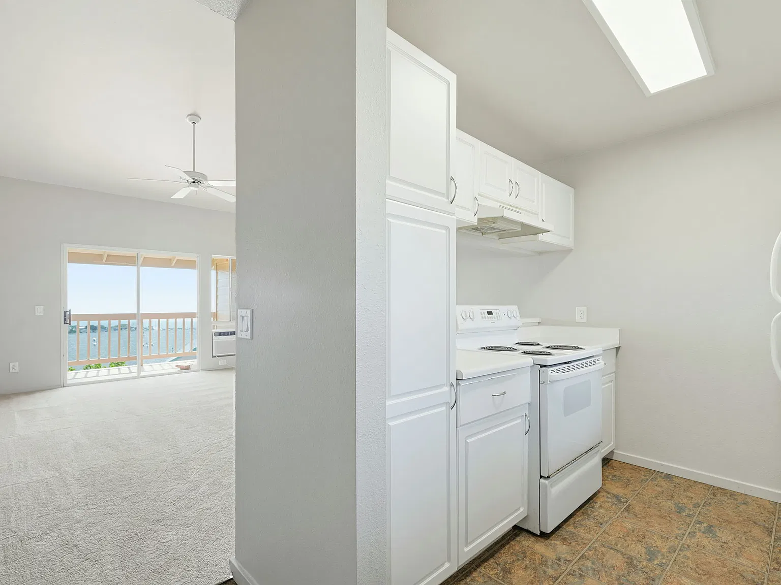 2 bed, 750 sqft, $3,150 — Photo 2