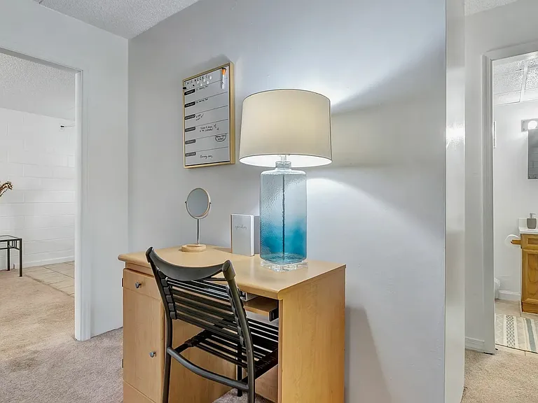 Campus Walk Apartments — Photo 9