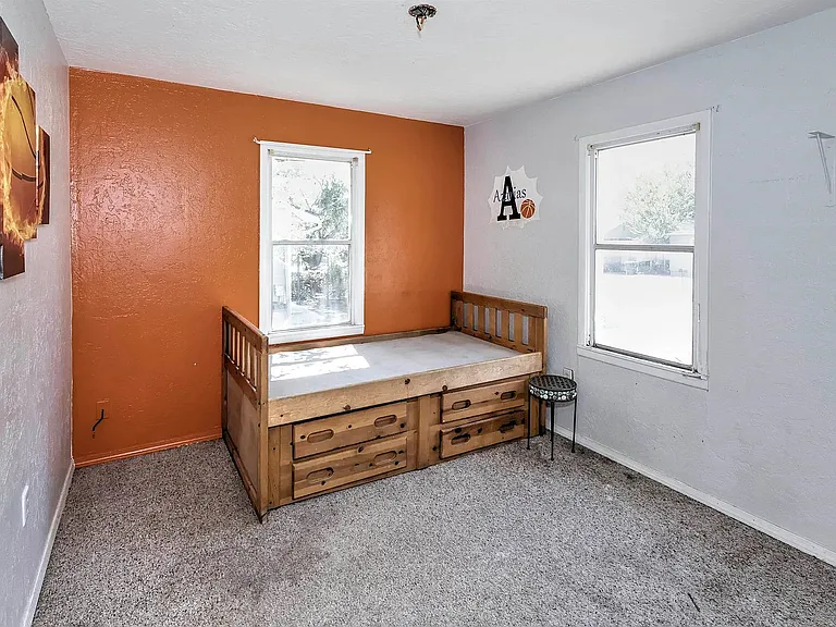 606 N I St — Photo 10
