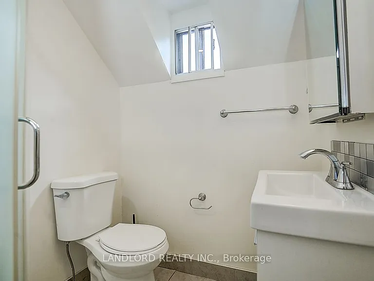 92 Neville Park Blvd #UPPER — Photo 31