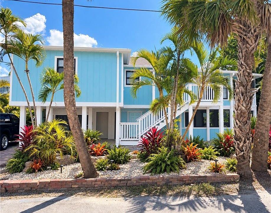 1st image of 210 Miramar ST