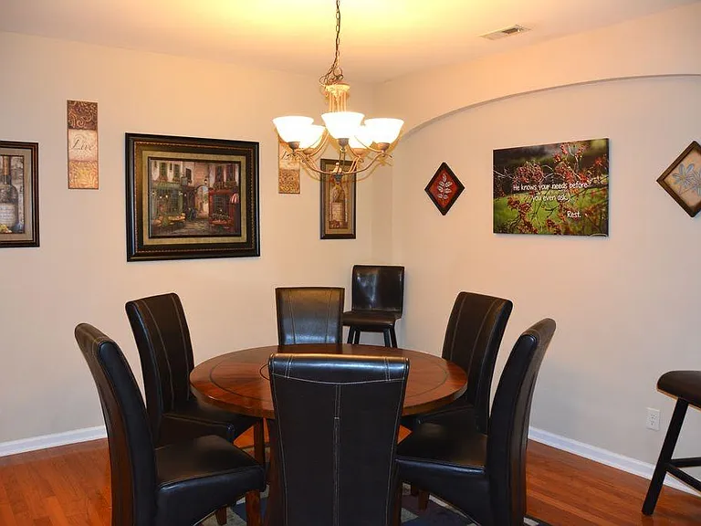 1066 Kingston Grove Dr — Photo 7