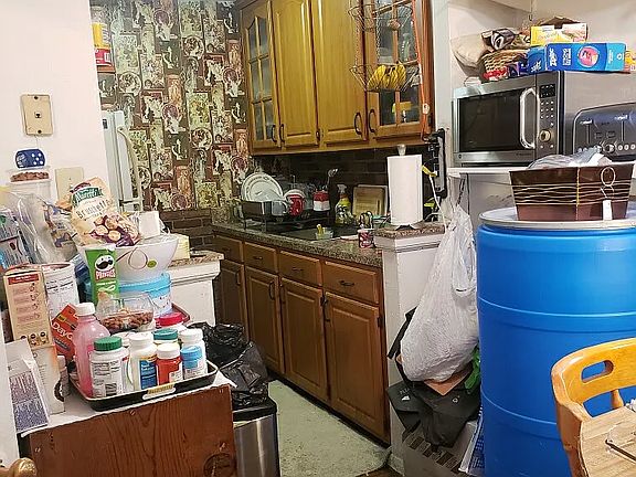 2nd image of 385 E 16th St APT 1G