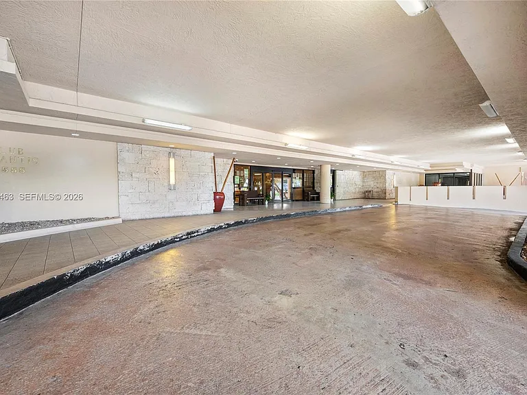 2555 Collins Ave #403 — Photo 48