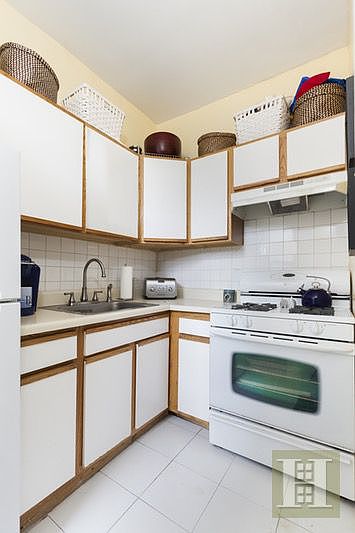 2nd image of 641 Willoughby Ave APT 3