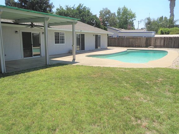 2nd image of 1141 Canterbury Dr