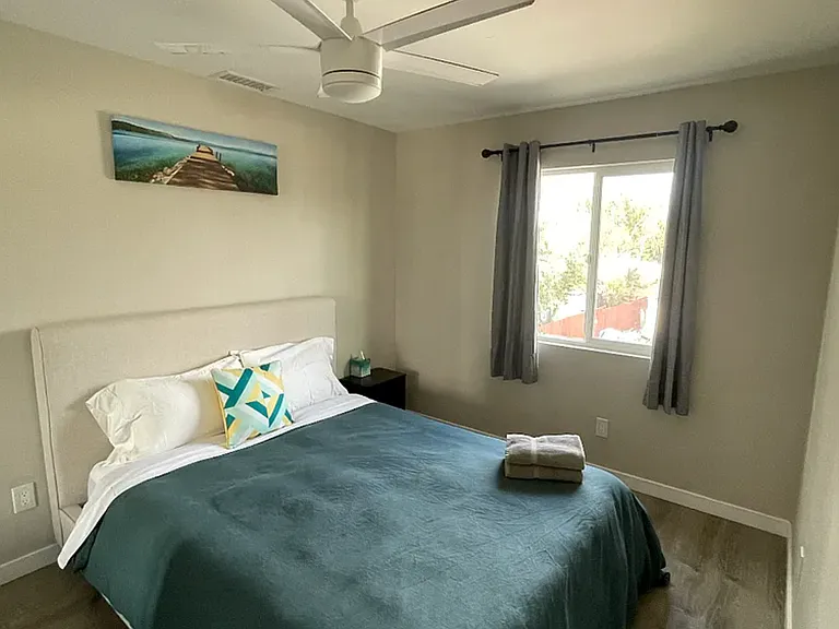 5354-5356 E Falls View Dr — Photo 5